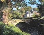Discover watercolour pencil techniques in this full landscape tutorial of Yorkshire's Brokken Bridge. Covers sketching, layering, textures, and finishing