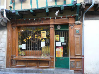 Photo reference for drawing French building on black paper
